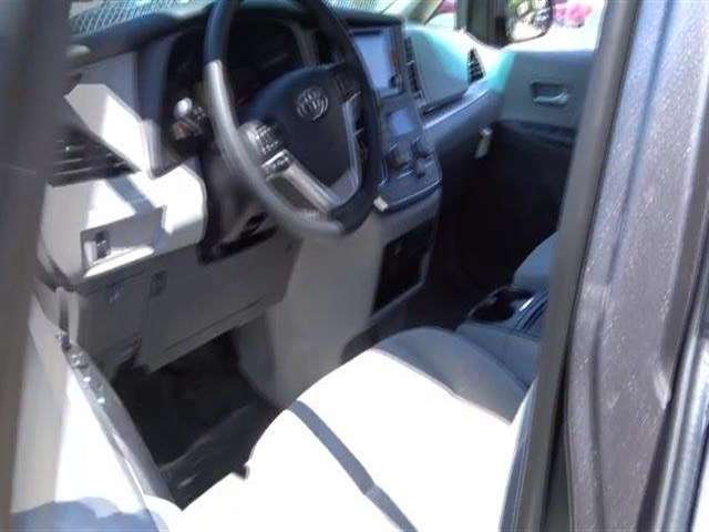 2017 Toyota Sienna LE